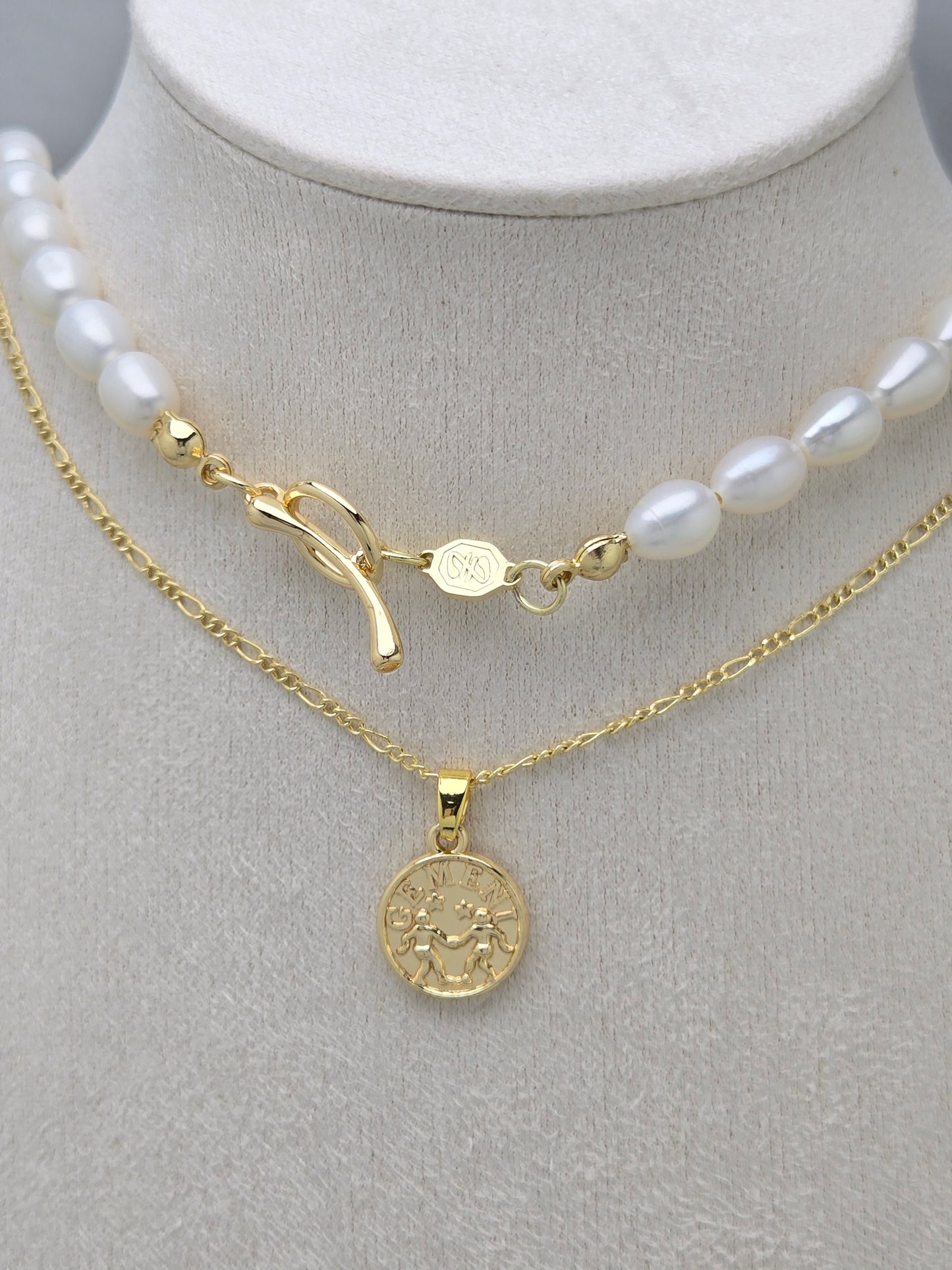 O-Toggle Buckle Rice Pearl Necklace